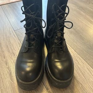L’intervelle combat boots